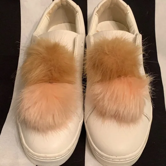 🔥Sam Edelman ‘Leya pompom’ sneaker. Super cute!🔥 - Picture 2 of 8